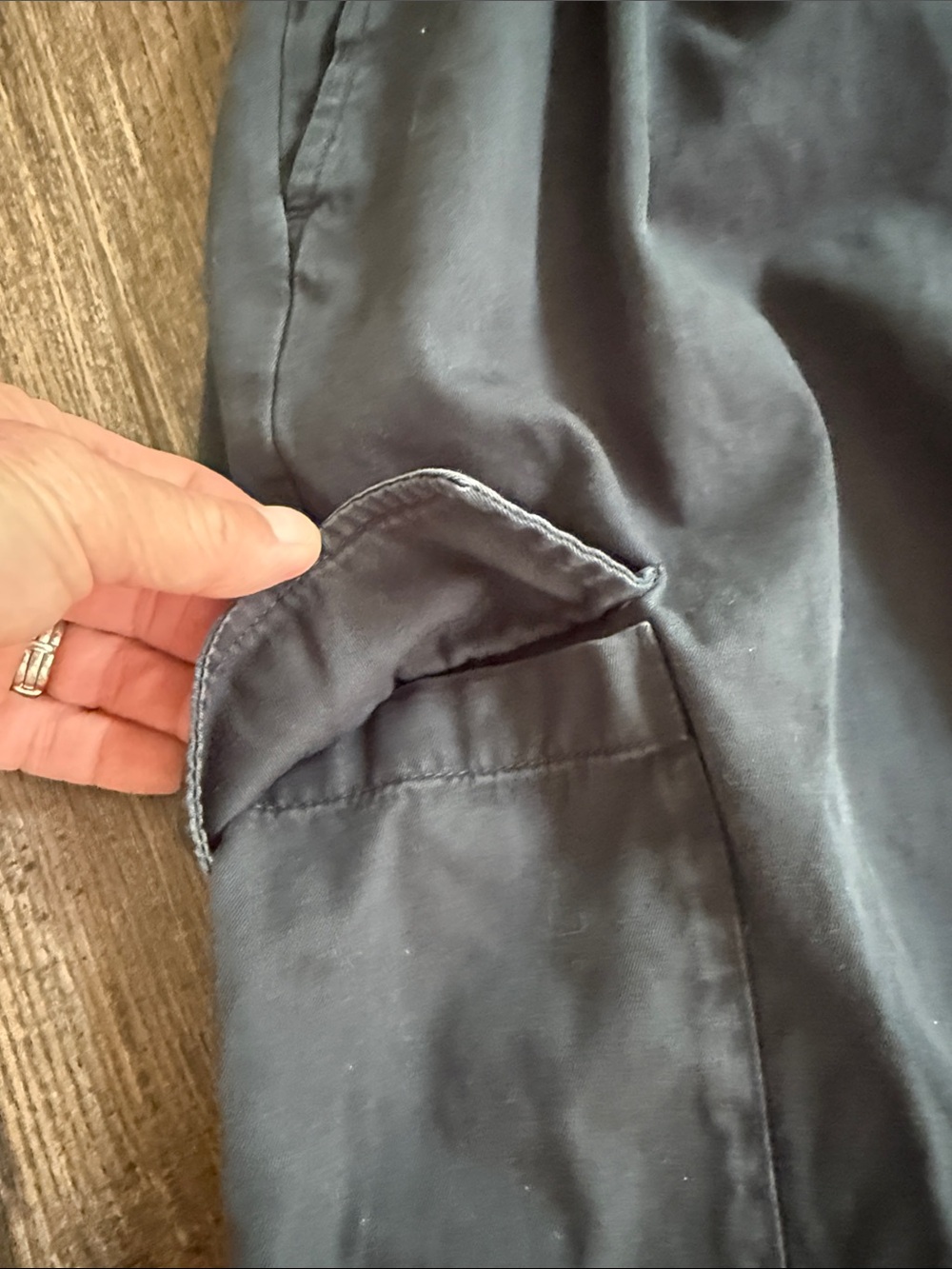 GAP Ladies Black Barrel Leg Cargo Pants 6 - Picture 4 of 9